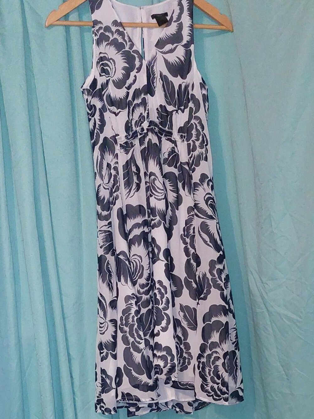 Ann Taylor Floral Midi Dress Size: 00P